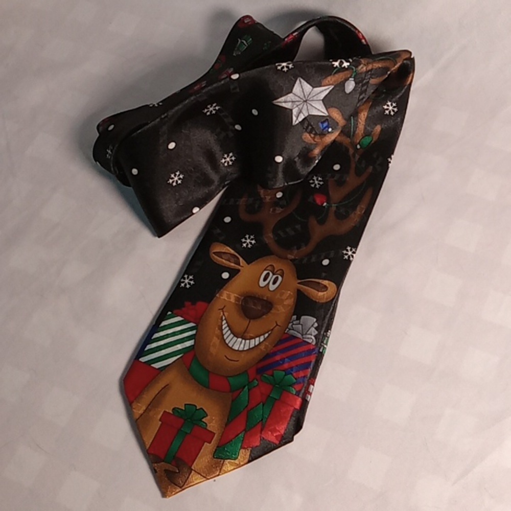 Christmas tie Hallmark reindeer